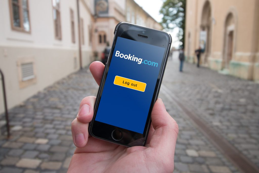 booking vs hotel